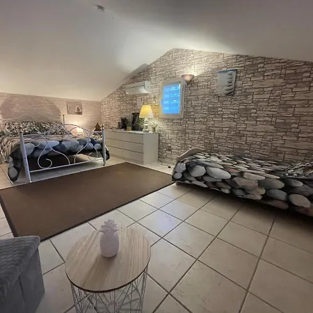 Rum i privatbostad Chez Chris Mare & Macchia *